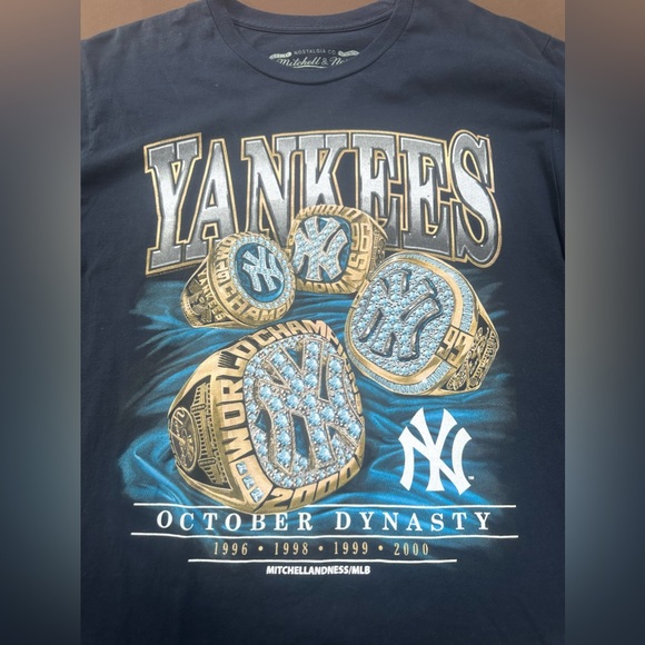 Cooperstown collection YANKEES October Dynasty shirt
Size M
by Mitchell & Ness - Picture 1 of 4